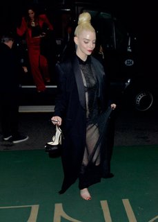 Anya Taylor-Joy feet photo thumbnail