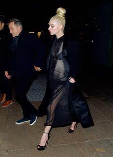 Anya Taylor-Joy feet photo thumbnail