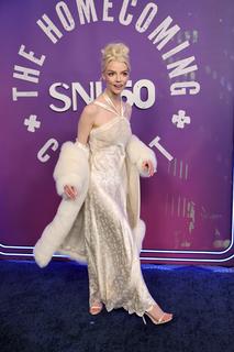 Anya Taylor-Joy feet photo thumbnail