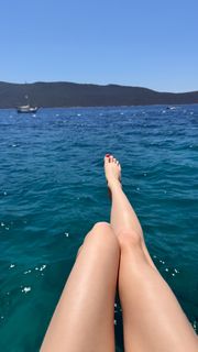 Anya Taylor-Joy feet photo thumbnail