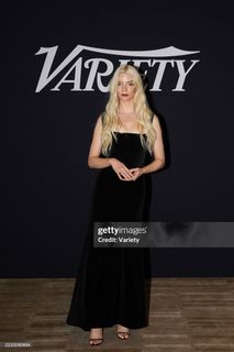 Anya Taylor-Joy feet photo thumbnail