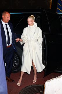 Anya Taylor-Joy feet photo thumbnail