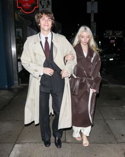 Anya Taylor-Joy feet photo thumbnail