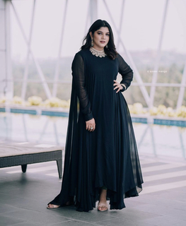 Aparna Balamurali feet photo 14
