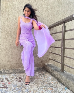 Aparna Dixit feet photo 4