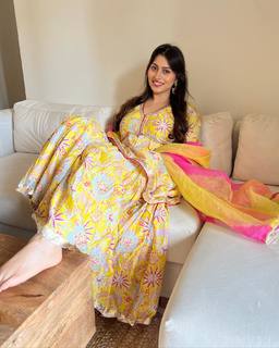 Aparna Dixit feet photo 20