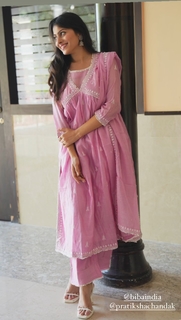 Aparna Dixit feet photo 11