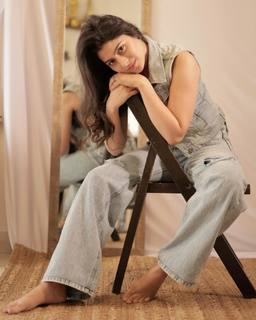 Aparna Dixit feet photo 10