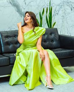 Aparna Dixit feet photo 12