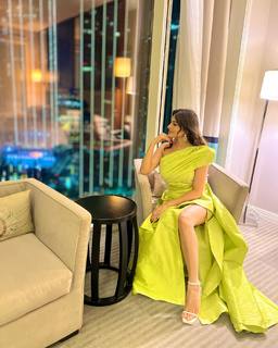 Aparna Dixit feet photo 11