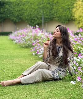 Aparna Dixit feet photo 7