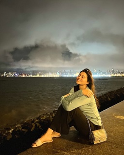 Aparna Dixit feet photo 4