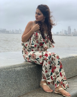 Aparna Dixit feet photo 3