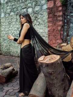 Aparna Dixit feet photo 5