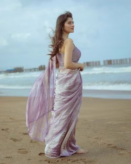 Aparna Dixit feet photo 12