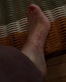Apolline Guermonprez feet photo 10
