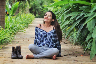 Apoorva Arora feet photo 10