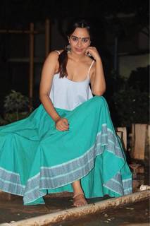 Apoorva Arora feet photo 14