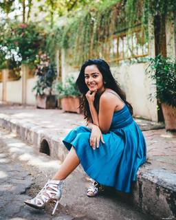 Apoorva Arora feet photo 4