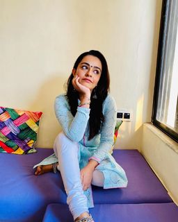 Apoorva Arora feet photo 7
