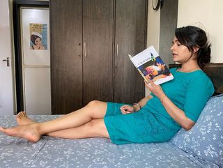 Apoorva Arora feet photo 3