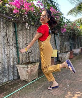 Apoorva Arora feet photo 1