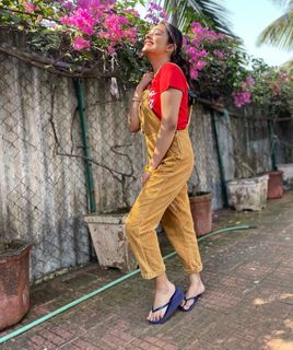 Apoorva Arora feet photo 17