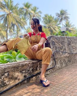 Apoorva Arora feet photo 14