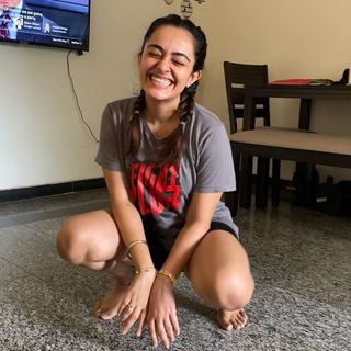 Apoorva Arora feet photo 12