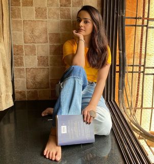 Apoorva Arora feet photo 10