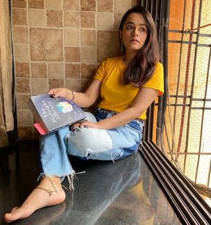 Apoorva Arora feet photo 9