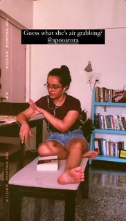 Apoorva Arora feet photo 6