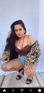 Apoorva Arora feet photo 1
