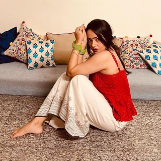 Apoorva Arora feet photo 14