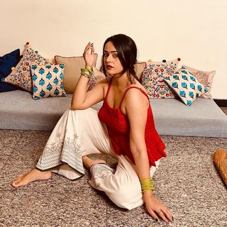 Apoorva Arora feet photo 13