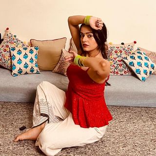 Apoorva Arora feet photo 12