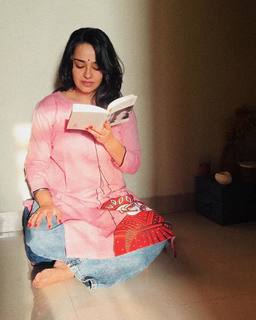 Apoorva Arora feet photo 20
