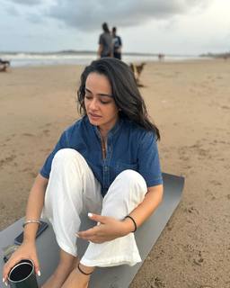Apoorva Arora feet photo 13