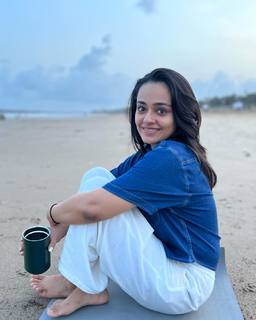 Apoorva Arora feet photo 12