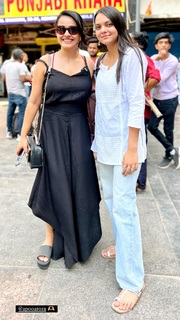 Apoorva Arora feet photo 11