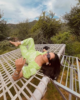 Apoorva Arora feet photo 7