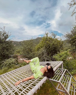 Apoorva Arora feet photo 6