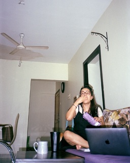 Apoorva Arora feet photo 3