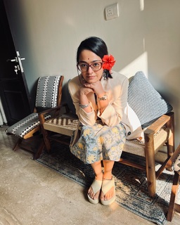Apoorva Arora feet photo 19