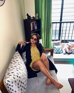 Apoorva Arora feet photo 14