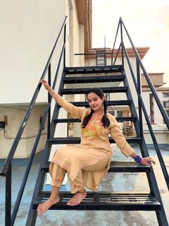 Apoorva Arora feet photo 5