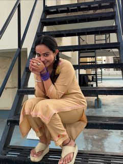 Apoorva Arora feet photo 4