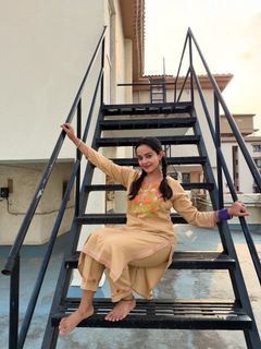 Apoorva Arora feet photo 2
