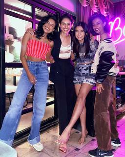 Apoorva Mukhija feet photo thumbnail