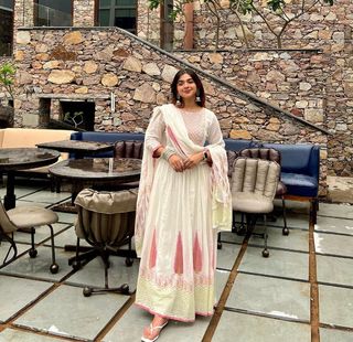 Apoorva Mukhija feet photo thumbnail